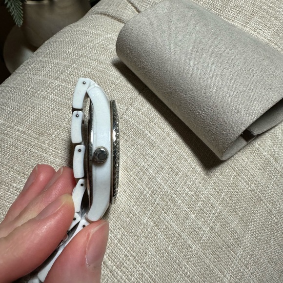 Used women’s white ceramic fossil watch - Picture 5 of 6